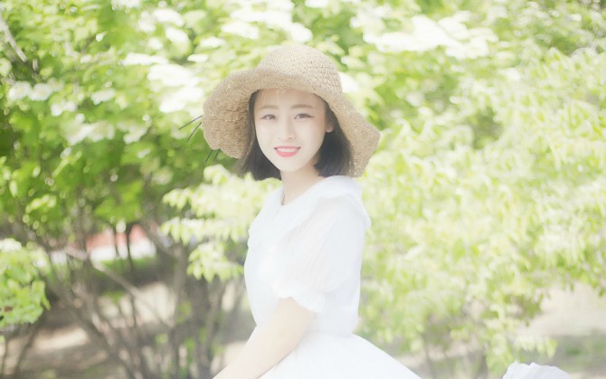 短发帽子清纯女孩图片壁纸下载