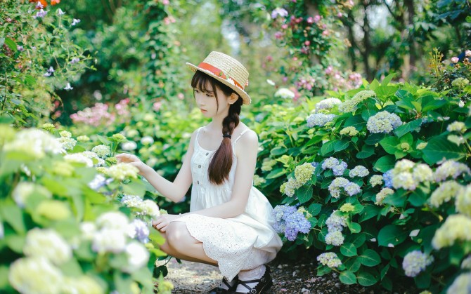花园甜美青春女孩壁纸下载