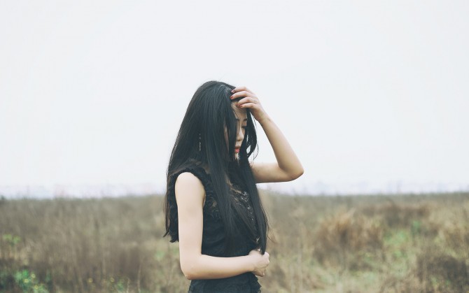 森系青春长发女生图片下载