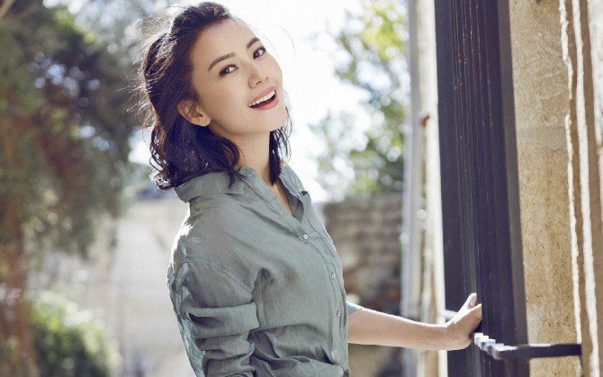 短发丸子头女神高圆圆win7壁纸