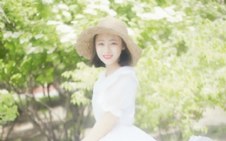 短发帽子清纯女孩图片壁纸下载