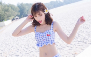 沙滩花朵青春比基尼女孩图片下载