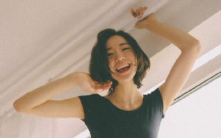 复古短发漂亮女生高清壁纸下载