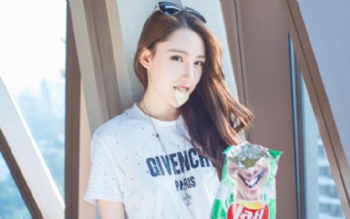 薯片清纯甜美女孩壁纸图片