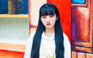 长发可爱甜美女生壁纸下载
